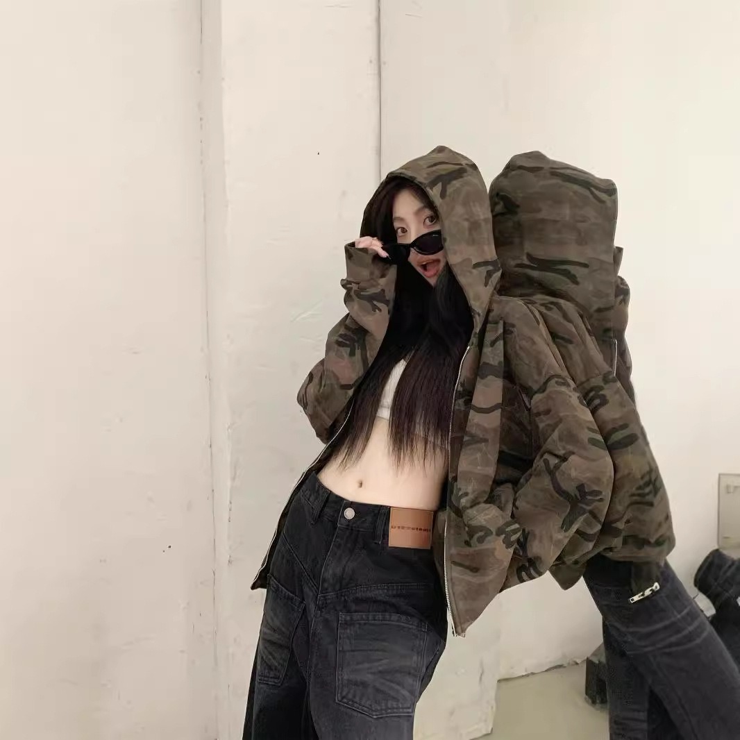 Vintage Zip Hoodie - レディース アメリカン ヴィンテージ カモフラージュ柄 フード付きスウェットシャツ ジャケット、ゆったりとした長袖のジップアップアウター、秋・冬用。