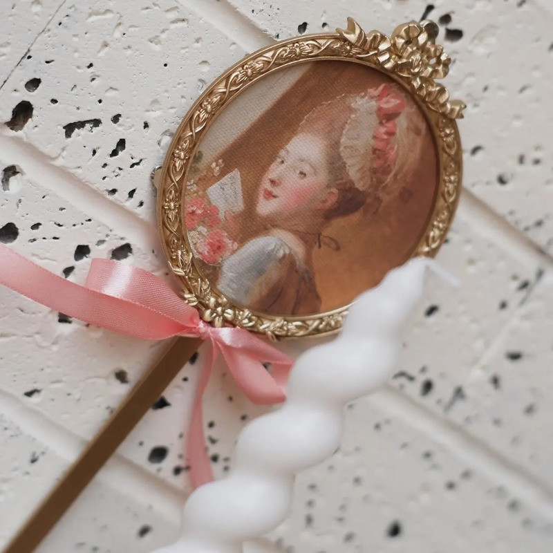 ゴールドヴィンテージビクトリア朝真鍮彫刻弓型キャンドルスティ - Collectible Vintage Matches のレビューと価格