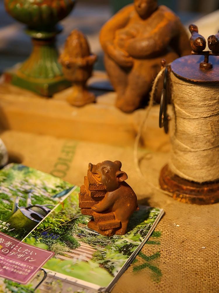 素朴な鋳鉄製の豚の像、レンガを運ぶ姿、ヴィンテージ風の農場動 - Vintage Collectible Ornaments のレビューと価格