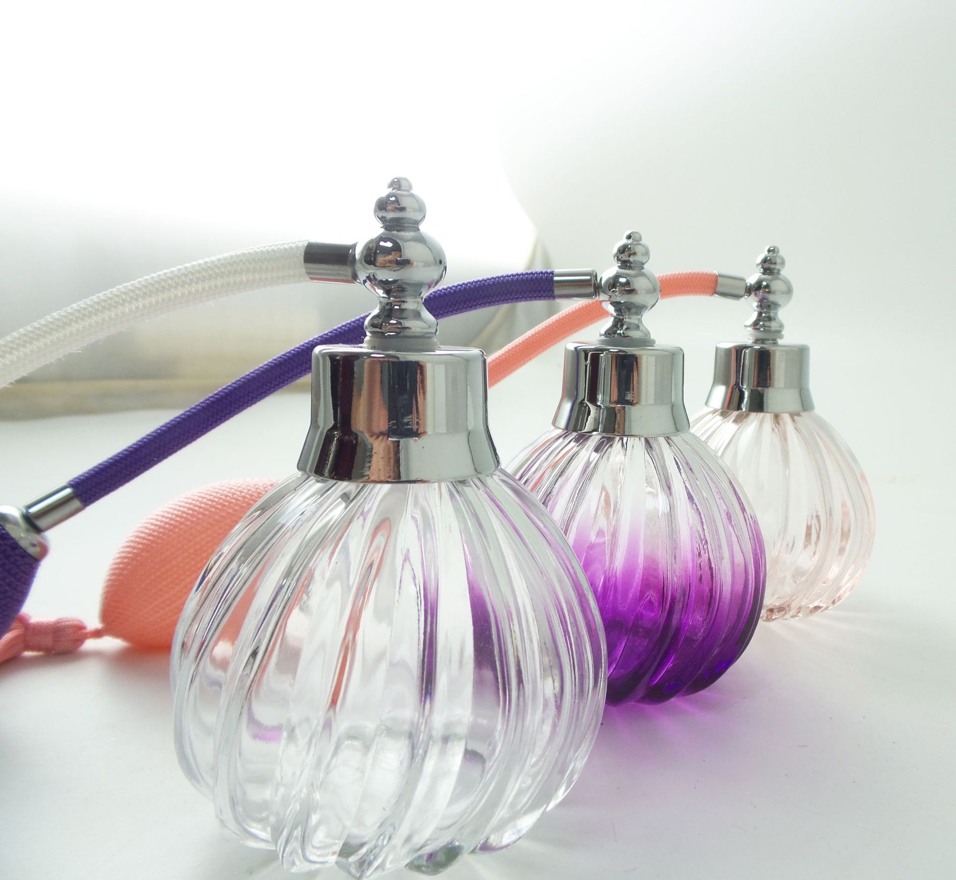 ガラス香水ポンプ噴霧器ボトル,スタイリッシュ,詰め替え可能, - Vintage Collectible Perfume Bottles のレビューと価格