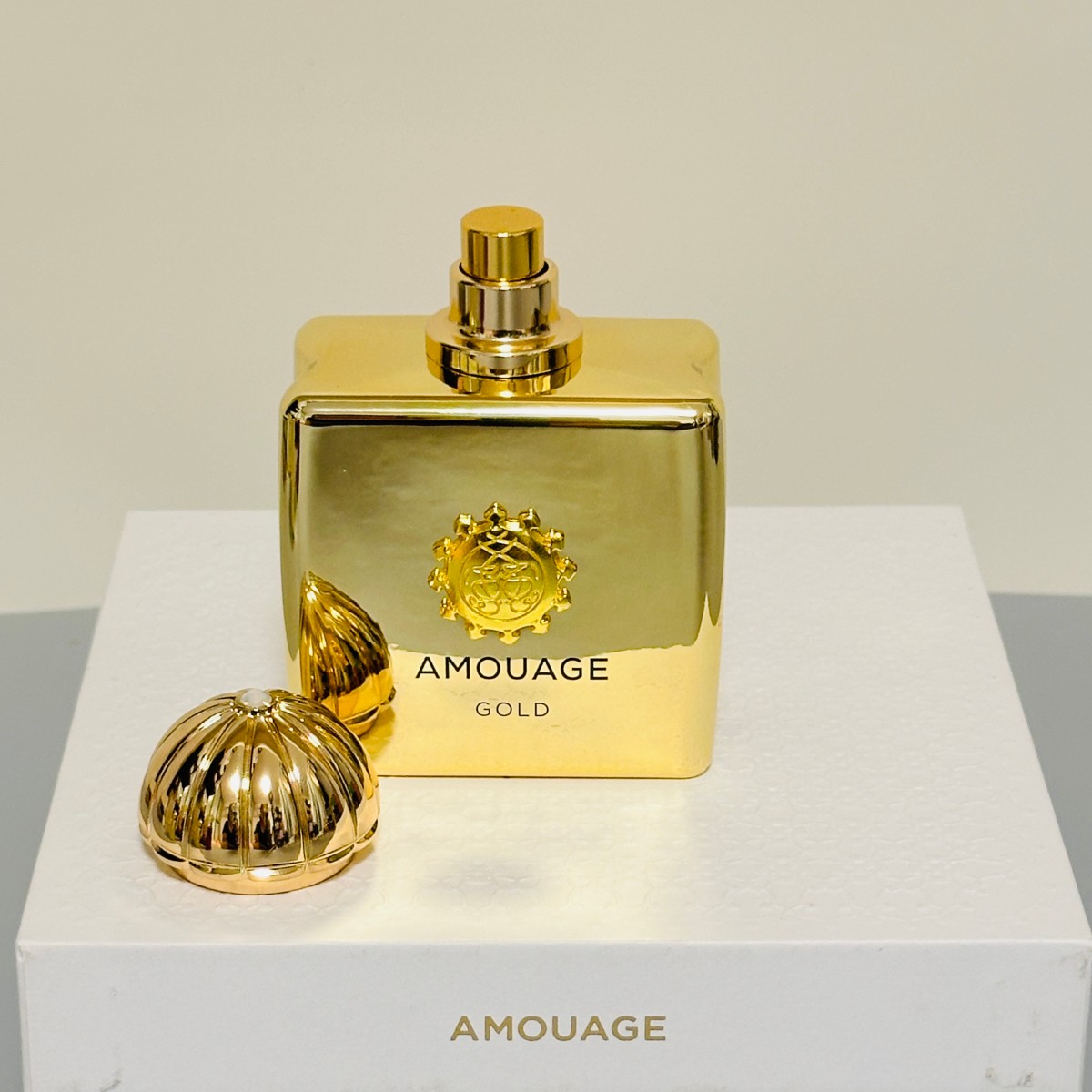 アムアージュ ゴールド ウーマン EDP 100ml 3.4 - Vintage Collectible Perfume Bottles のレビューと価格